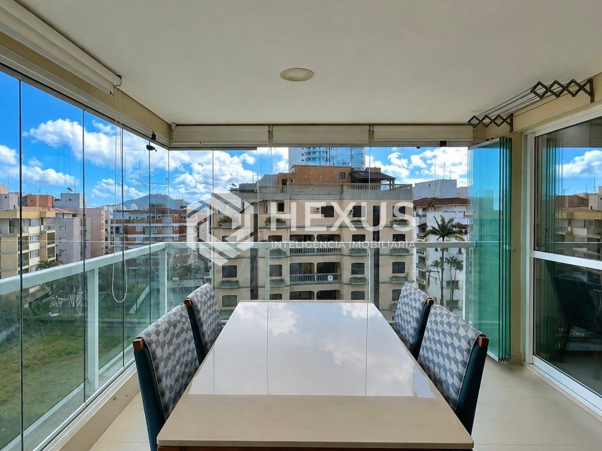 Foto 5 de Apartamento reformado com varanda vista mar e lazer a 300m da praia na região do Tortugas na Enseada, Guarujá