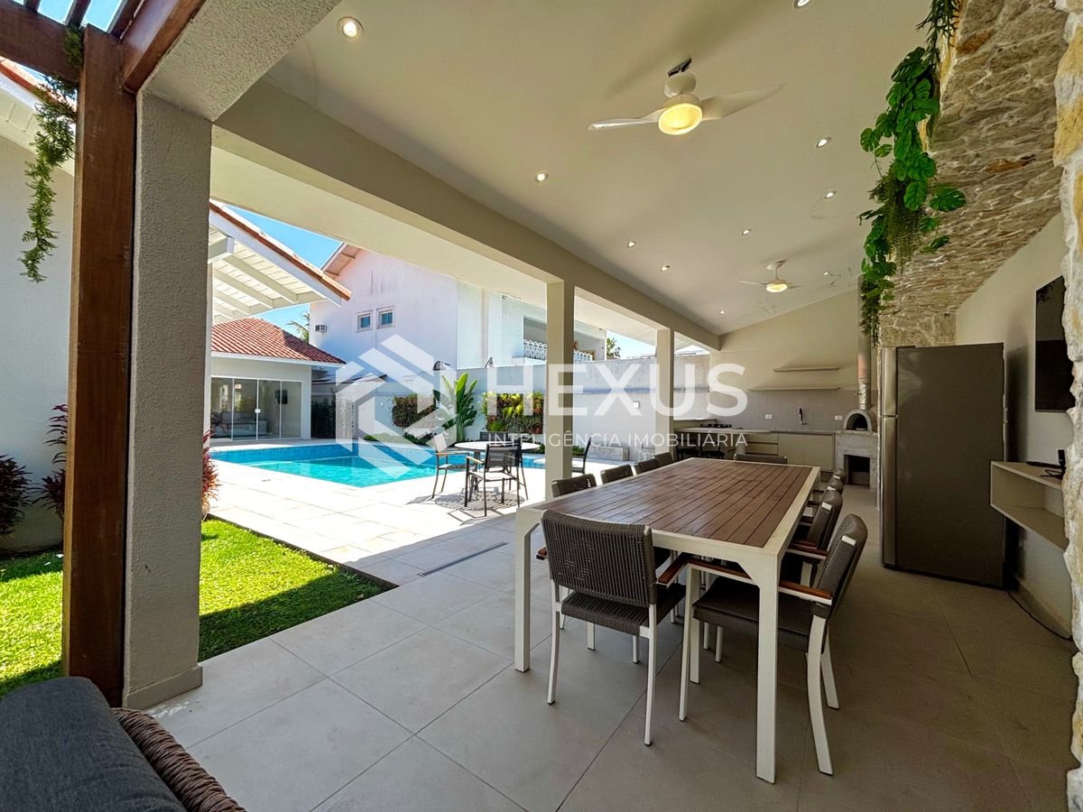 Foto 3 de Casa reformada com piscina e área gourmet no Jardim Acapulco, Guarujá