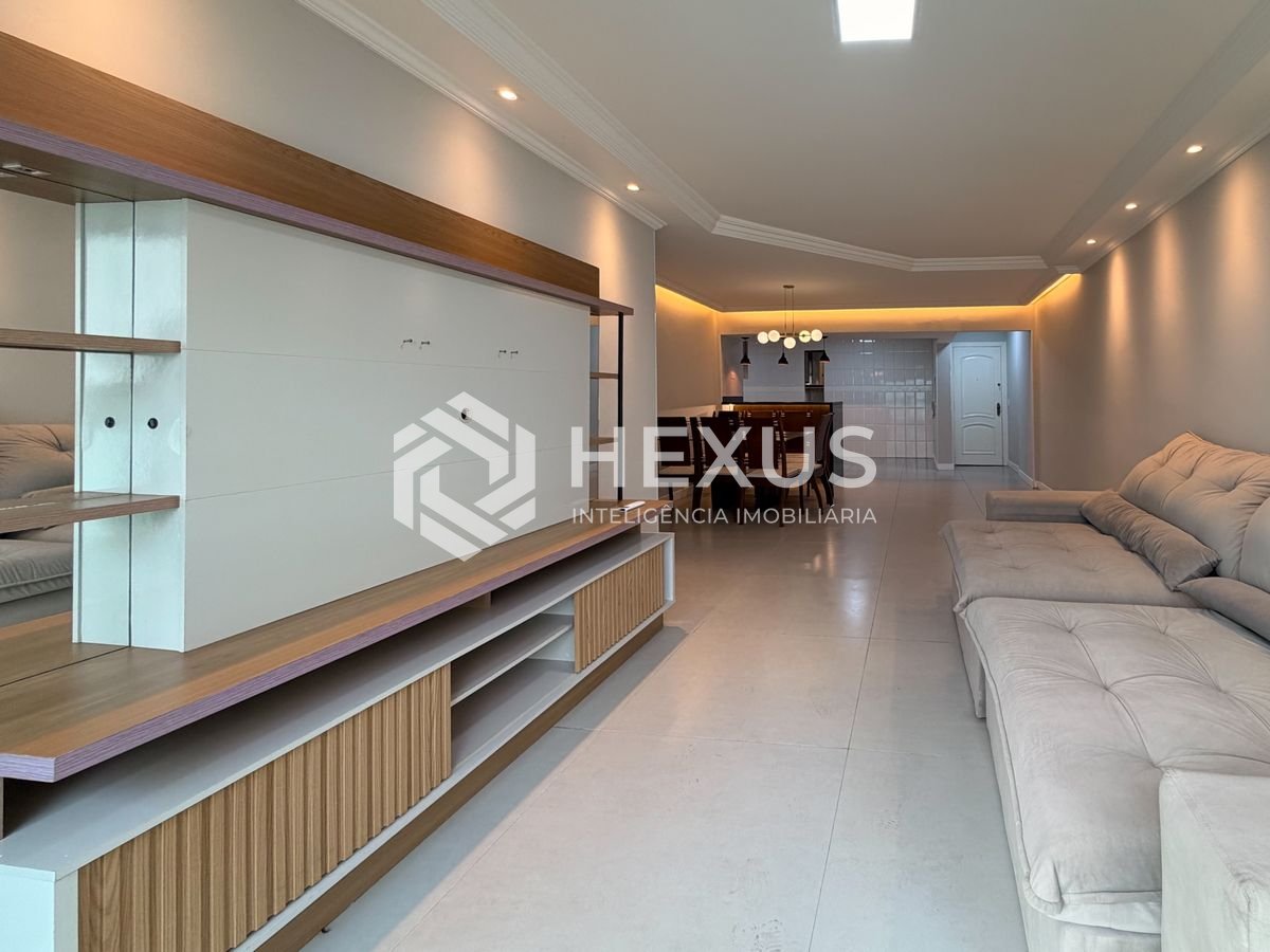 Foto 4 de Apartamento reformado com varanda na beira mar da praia nas Pitangueiras, Guarujá