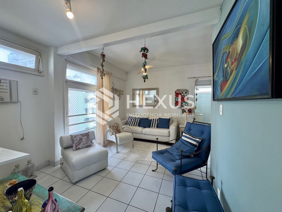 Foto 3 de Apartamento reformado a 1 quadra da praia nas Pitangueiras, Guarujá
