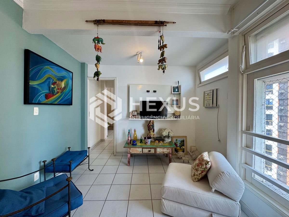 Foto 2 de Apartamento reformado a 1 quadra da praia nas Pitangueiras, Guarujá