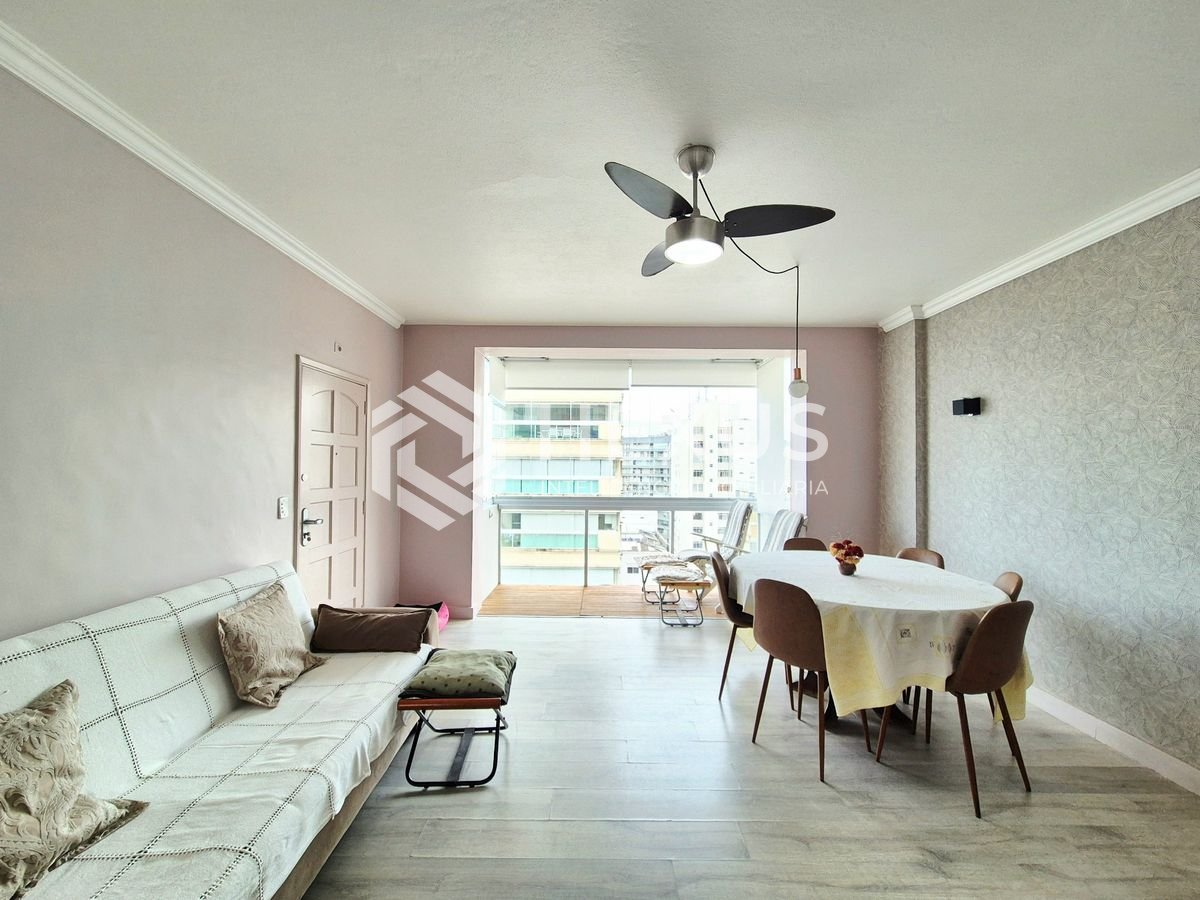 Foto 4 de Apartamento com varanda vista mar a 1 quadra da praia nas Pitangueiras, Guarujá