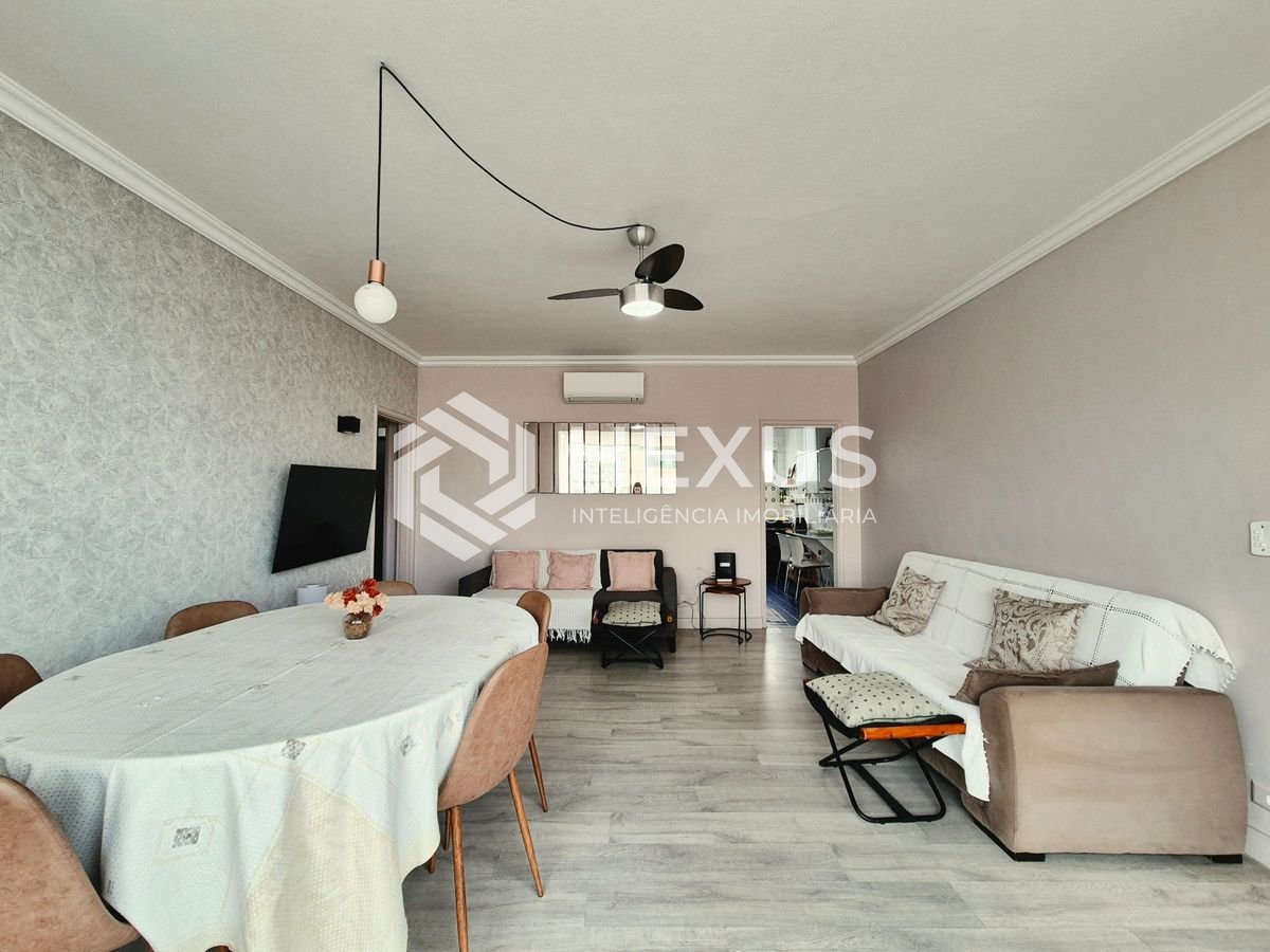 Foto 3 de Apartamento com varanda vista mar a 1 quadra da praia nas Pitangueiras, Guarujá