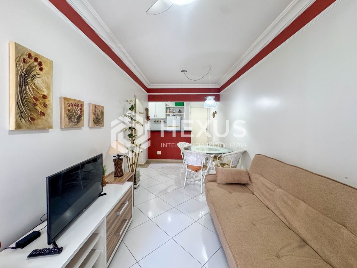 Foto 2 de Apartamento com varanda a 2 quadras da praia nas Pitangueiras, Guarujá
