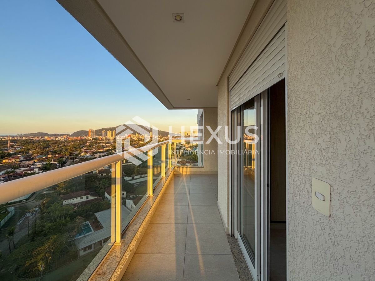 Foto 3 de Apartamento com varanda vista mar e lazer a 500m da praia na Enseada, Guarujá