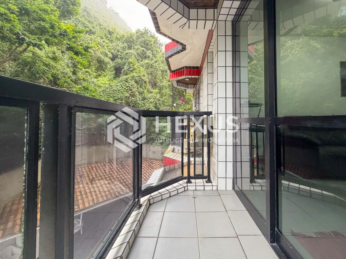 Foto 3 de Apartamento com varanda e lazer a 150m da praia na região da Jardim Tejereba na Enseada, Guarujá