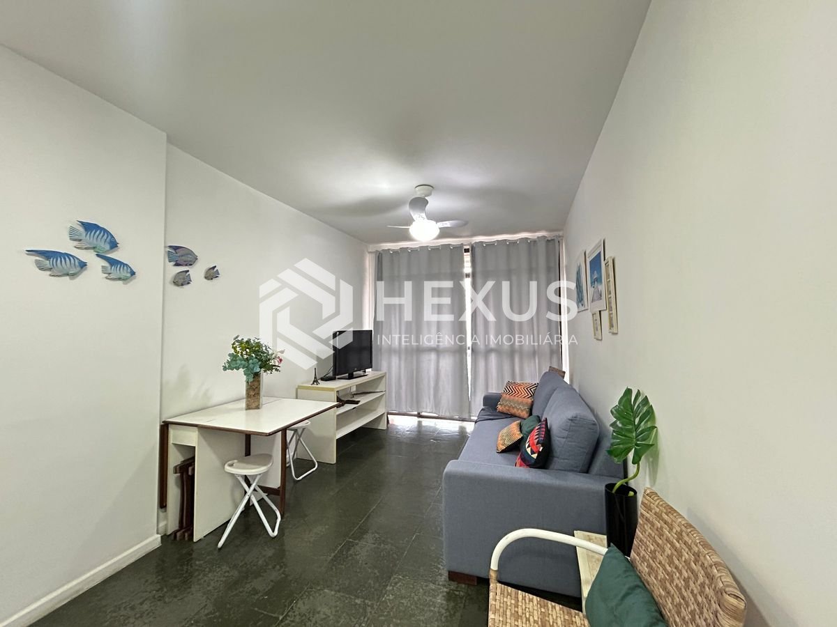 Foto 2 de Apartamento com varanda a 250m da praia na região do Tortugas na Enseada, Guarujá