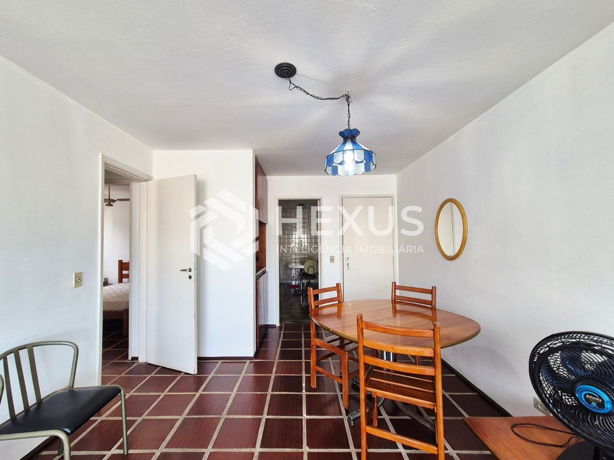 Foto 3 de Apartamento a 1 quadra da praia nas Pitangueiras, Guarujá