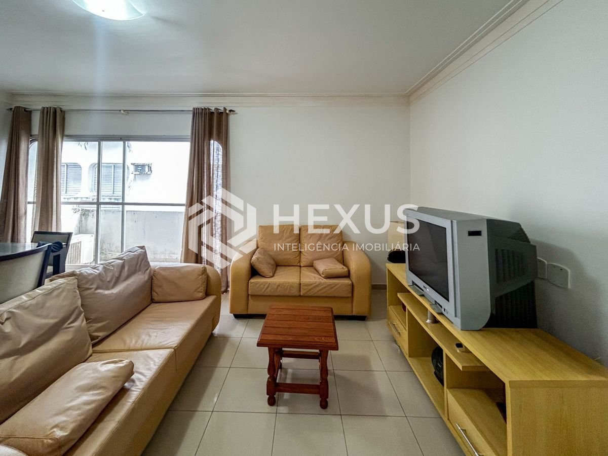 Foto 3 de Apartamento com varanda a 200m da praia na Enseada, Guarujá