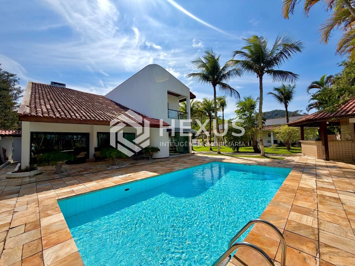 Foto 2 de Casa reformada com varanda piscina e área gourmet no Acapulco, Guarujá