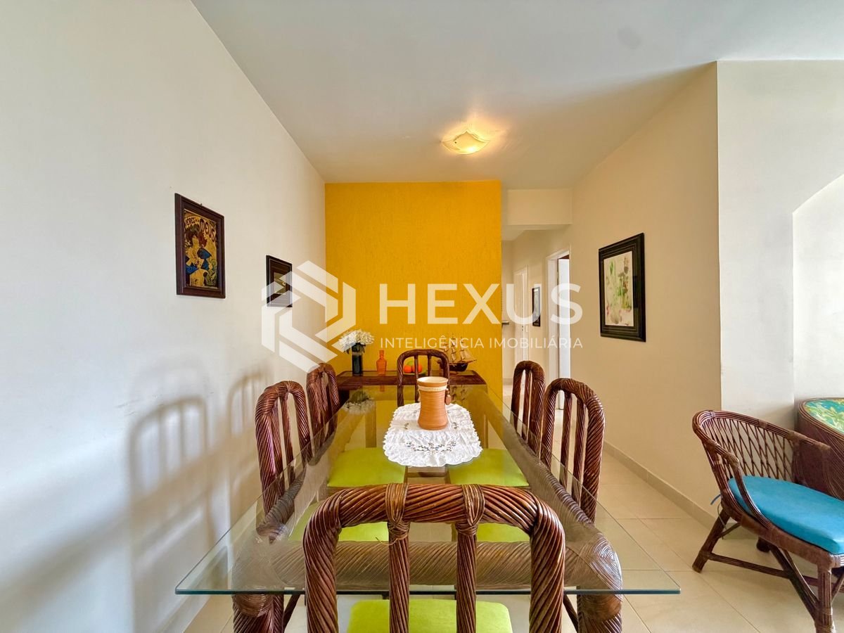 Foto 4 de Apartamento reformado com varanda a 500m da praia na Enseada, Guarujá