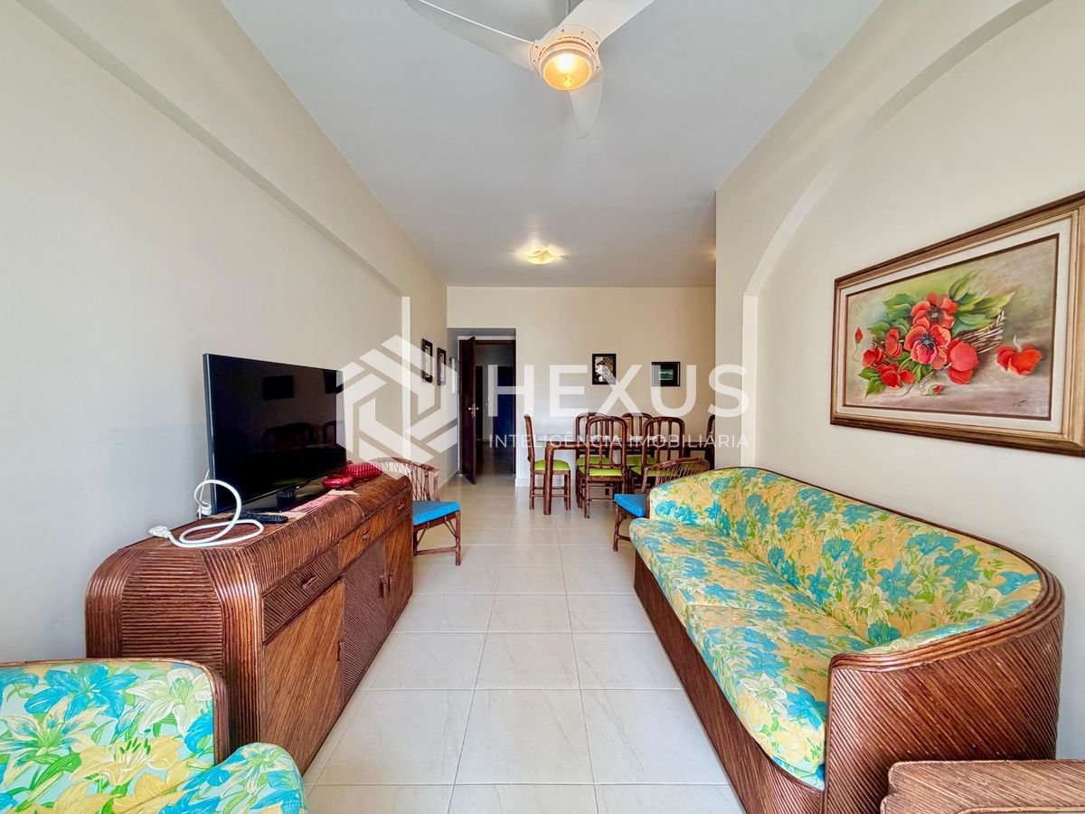 Foto 3 de Apartamento reformado com varanda a 500m da praia na Enseada, Guarujá