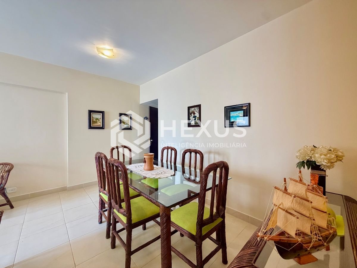 Foto 5 de Apartamento reformado com varanda a 500m da praia na Enseada, Guarujá