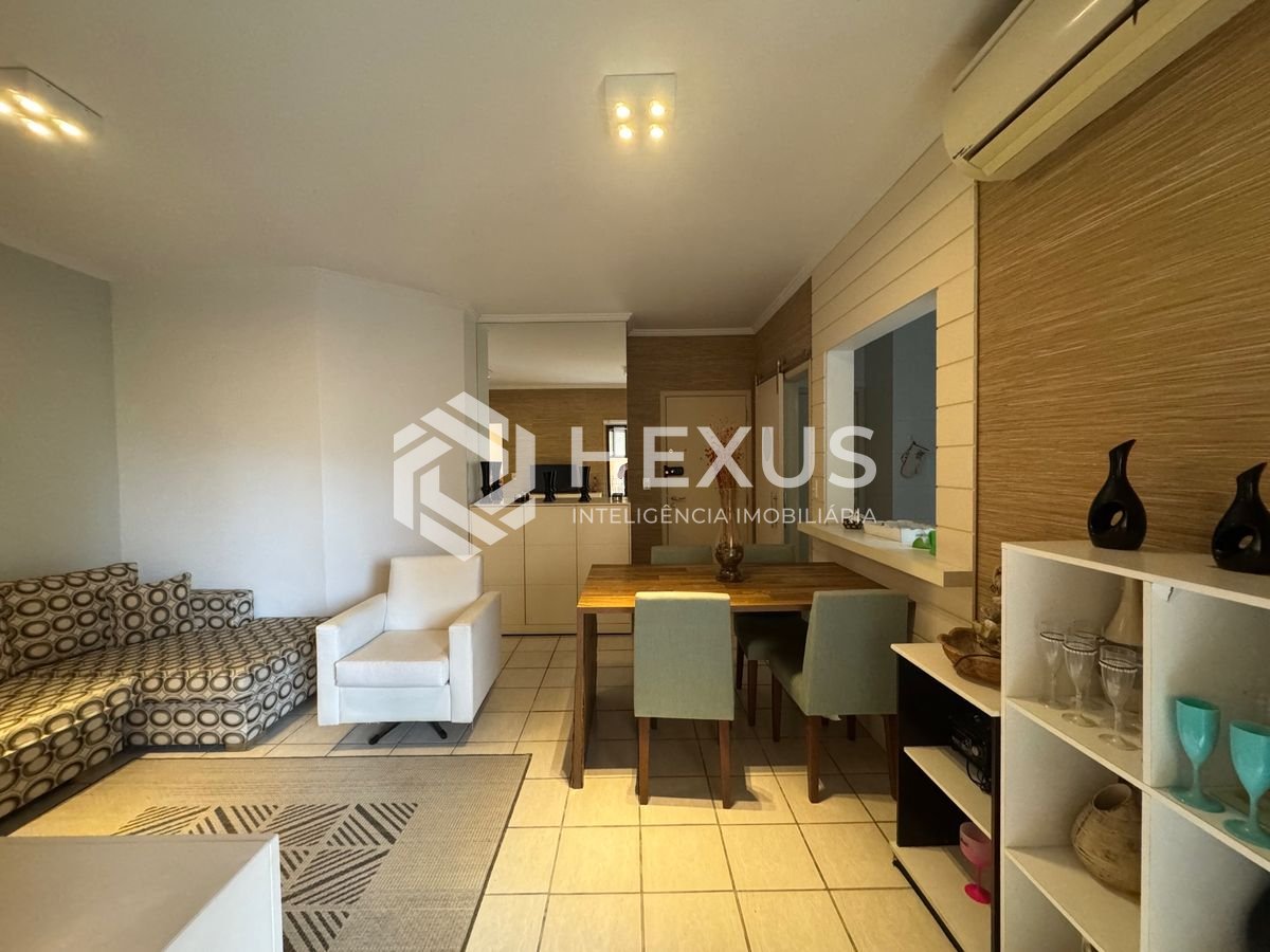 Foto 3 de Apartamento com varanda e lazer a 500m da praia na Enseada, Guarujá
