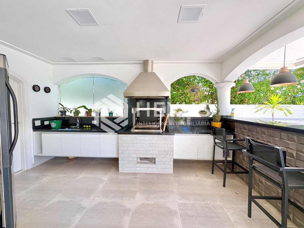 Foto 5 de Casa reformada com piscina e área gourmet no Jardim Acapulco, Guarujá