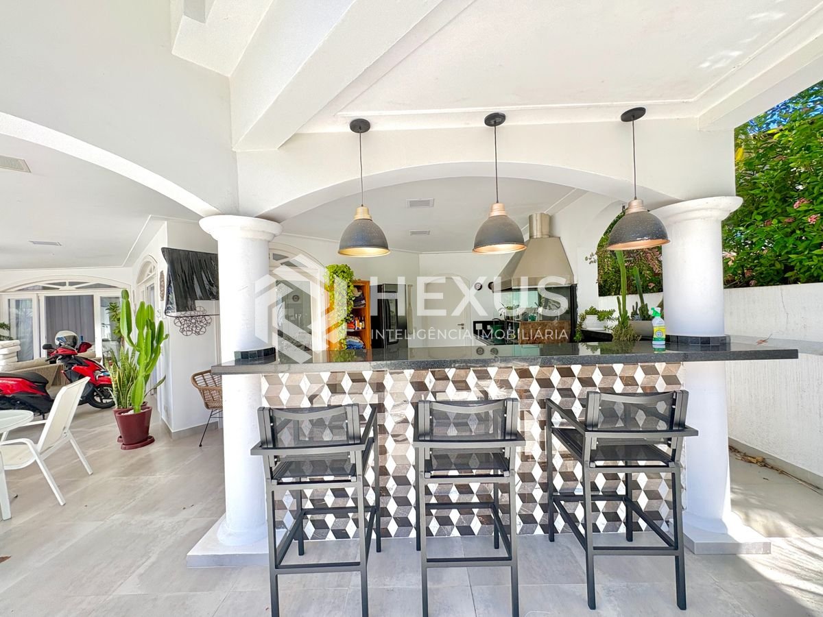 Foto 4 de Casa reformada com piscina e área gourmet no Jardim Acapulco, Guarujá