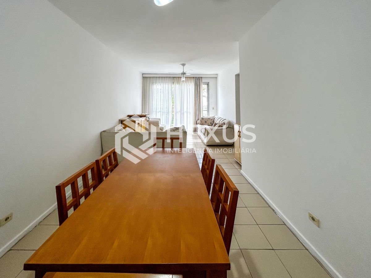 Foto 3 de Apartamento com varanda a 400m da praia na Enseada, Guarujá