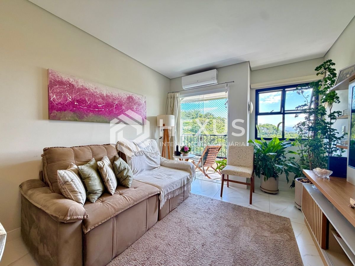 Foto 2 de Apartamento reformado com varanda e lazer a 500m da praia no Tombo, Guarujá