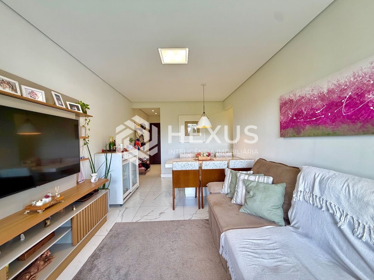 Foto 4 de Apartamento reformado com varanda e lazer a 500m da praia no Tombo, Guarujá