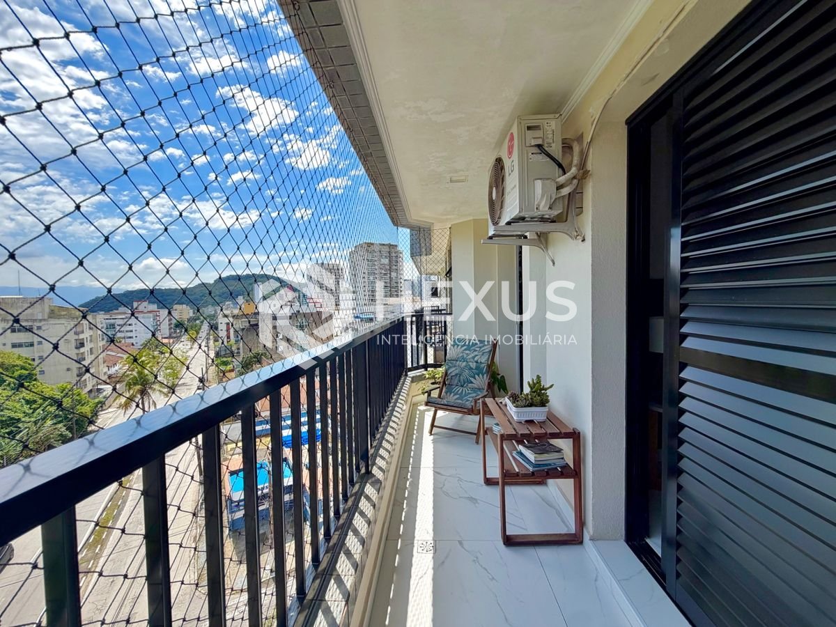 Foto 5 de Apartamento reformado com varanda e lazer a 500m da praia no Tombo, Guarujá