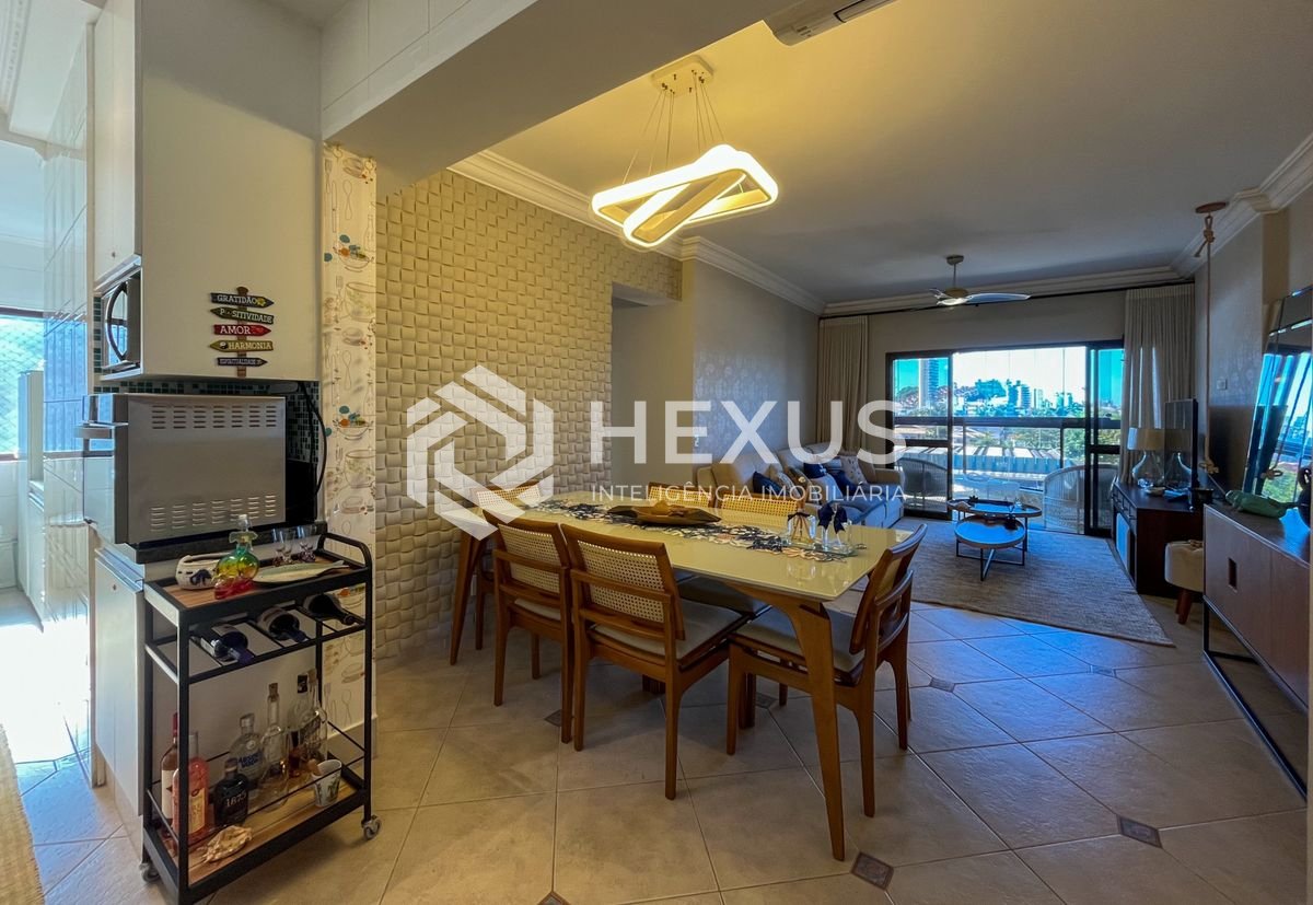 Foto 2 de Apartamento com varanda e lazer na beira mar da Praia da Enseada, Guaruja