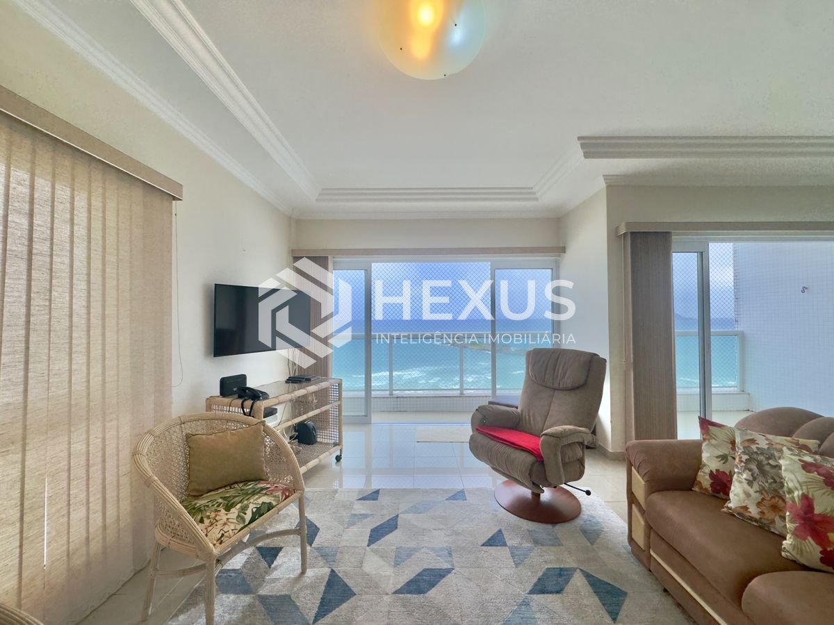 Foto 3 de Apartamento reformado frente mar com varanda vista mar e lazer nas Pitangueiras, Guarujá