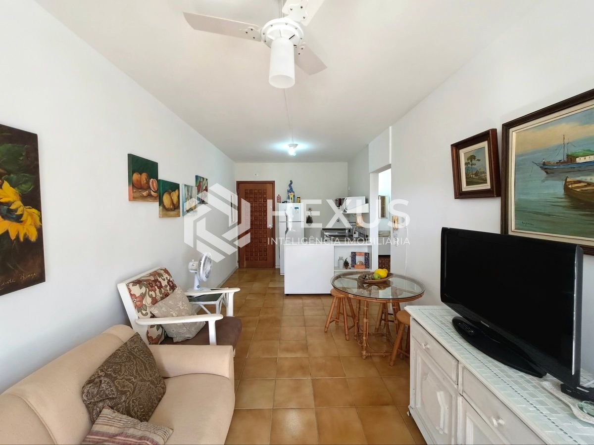 Foto 3 de Apartamento com varanda e lazer a 2 quadras da praia nas Pitangueiras, Guarujá