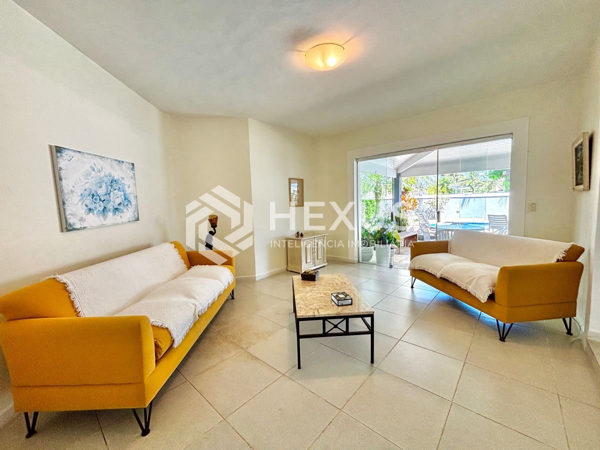 Foto 4 de Casa reformada com piscina e área gourmet no Jardim Acapulco, Guarujá