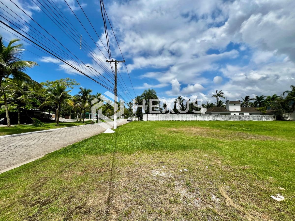 Foto 4 de Terreno de 3 Lotes no Jardim Acapulco à venda Guarujá-SP.