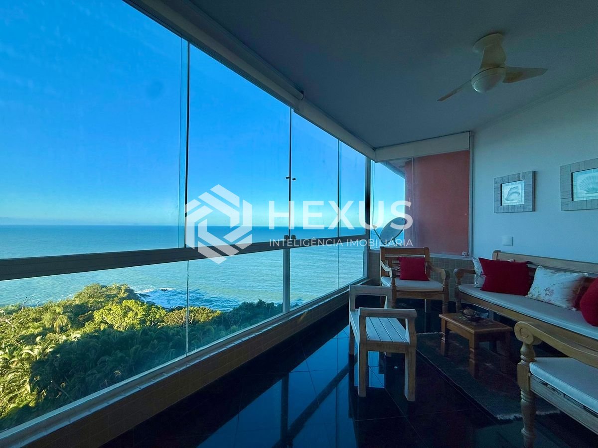 Foto 3 de Apartamento reformado com varanda vista mar e lazer na beira mar no Morro Sorocotuba na Enseada, Guarujá