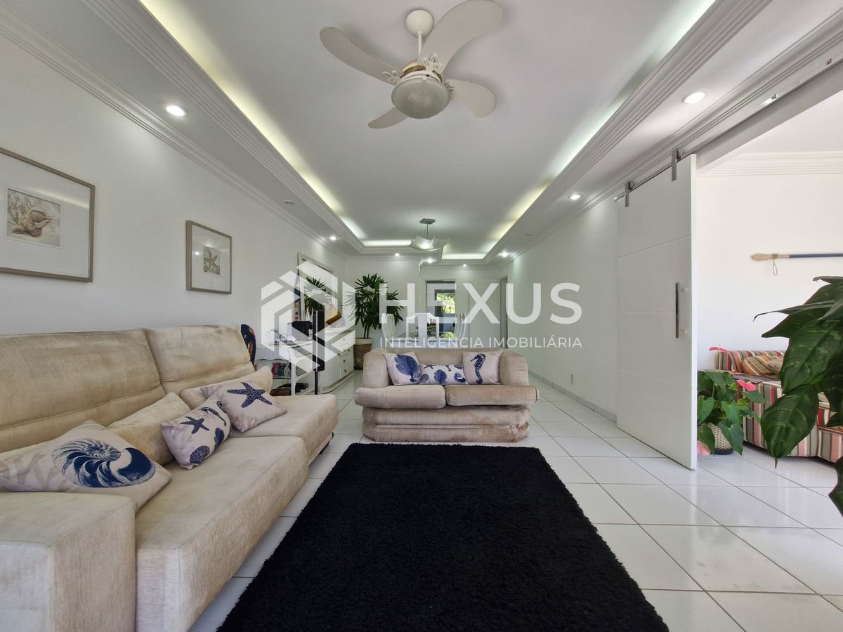 Foto 3 de Apartamento reformado frente mar com varanda vista mar e lazer no Jardim Astúrias, Guarujá