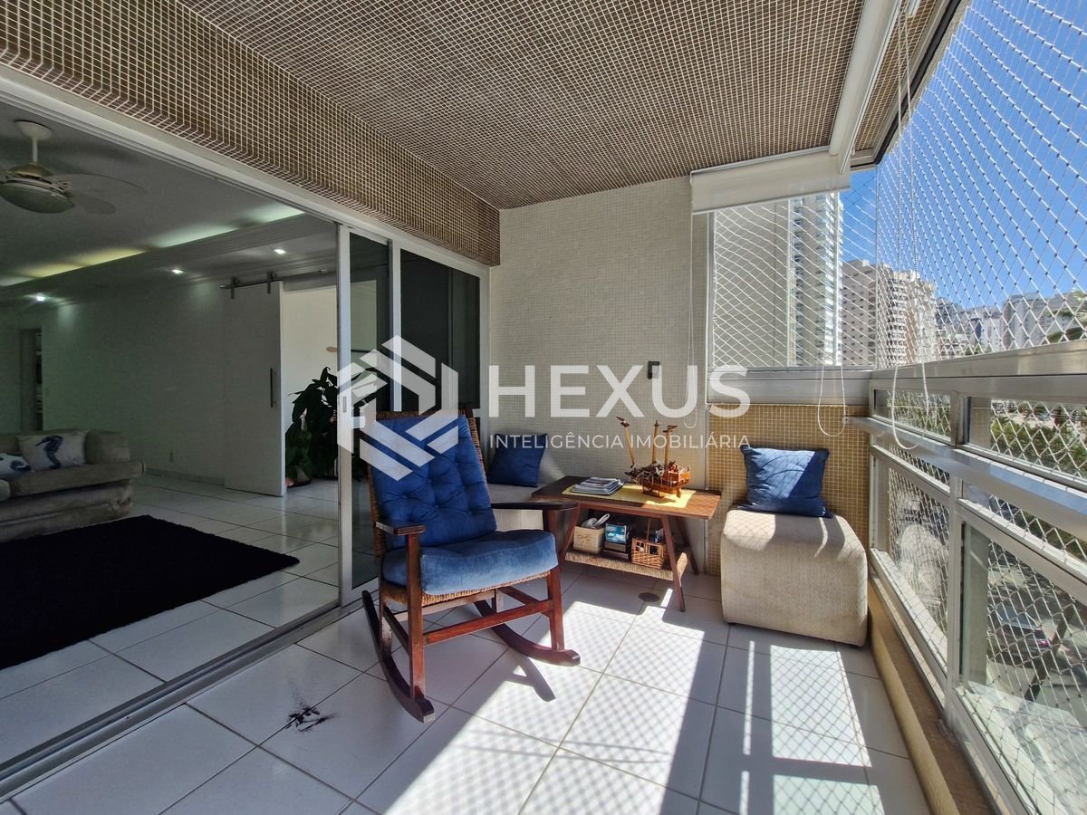 Foto 4 de Apartamento reformado frente mar com varanda vista mar e lazer no Jardim Astúrias, Guarujá