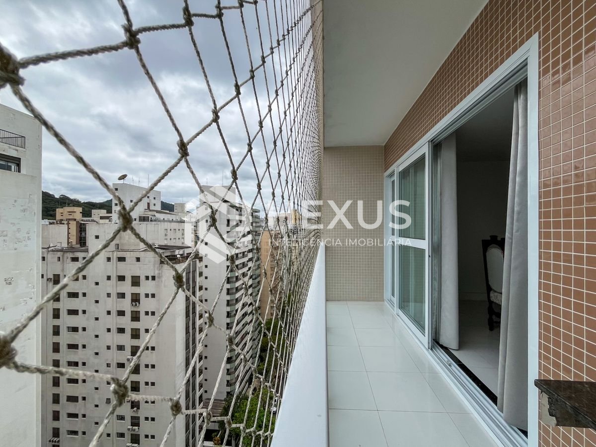 Foto 3 de Apartamento reformado com varanda vista mar na beira mar da praia nas Pitangueiras, Guarujá