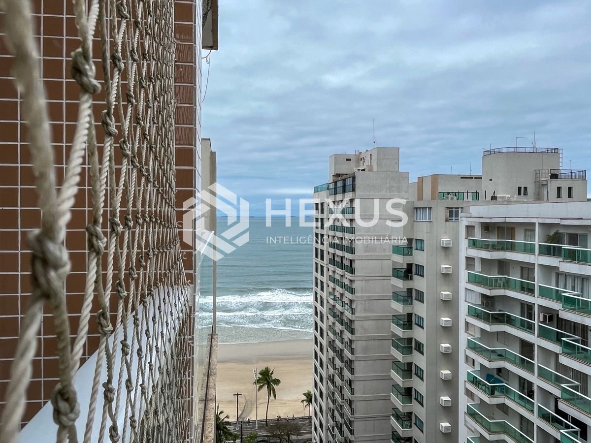 Foto 4 de Apartamento reformado com varanda vista mar na beira mar da praia nas Pitangueiras, Guarujá