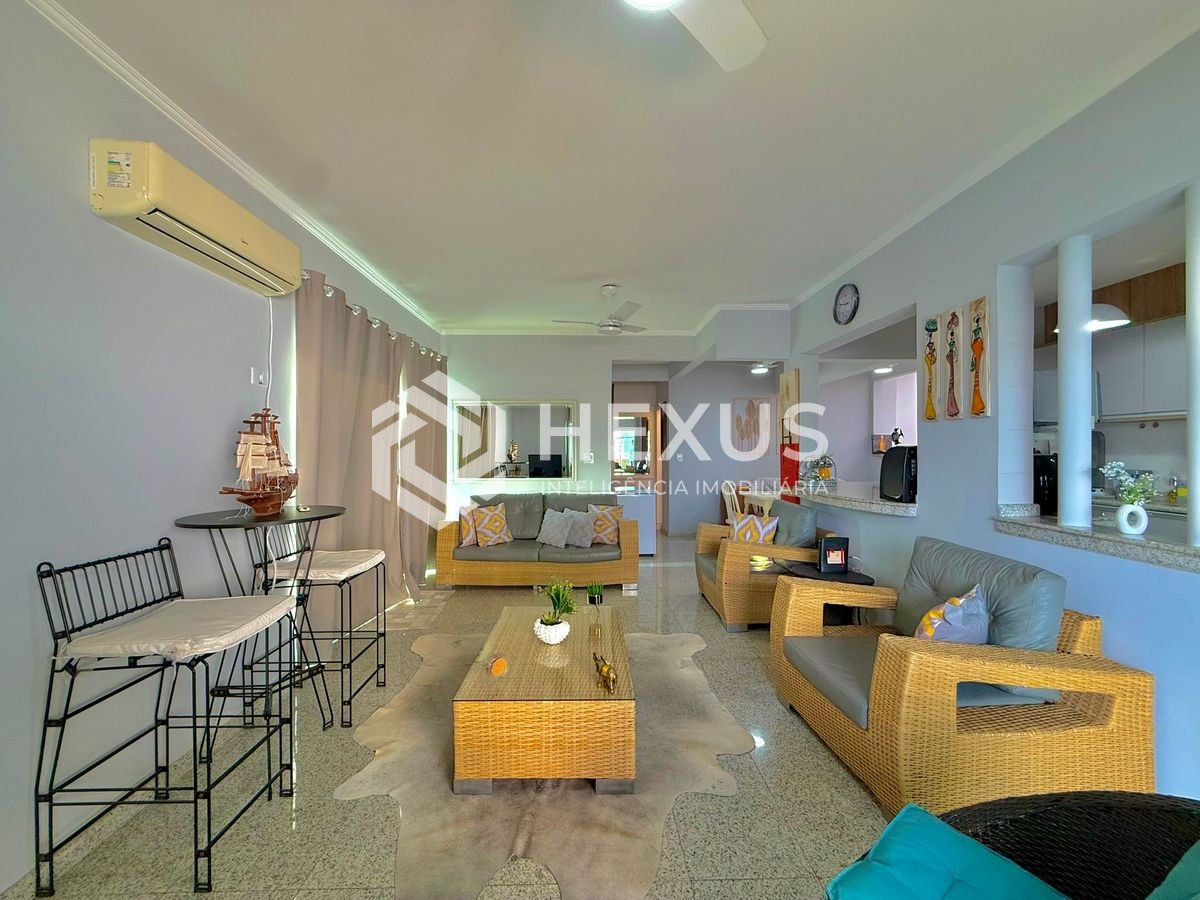 Foto 3 de Cobertura Duplex reformado com varanda vista mar e lazer a 300m da praia na Enseada, Guarujá