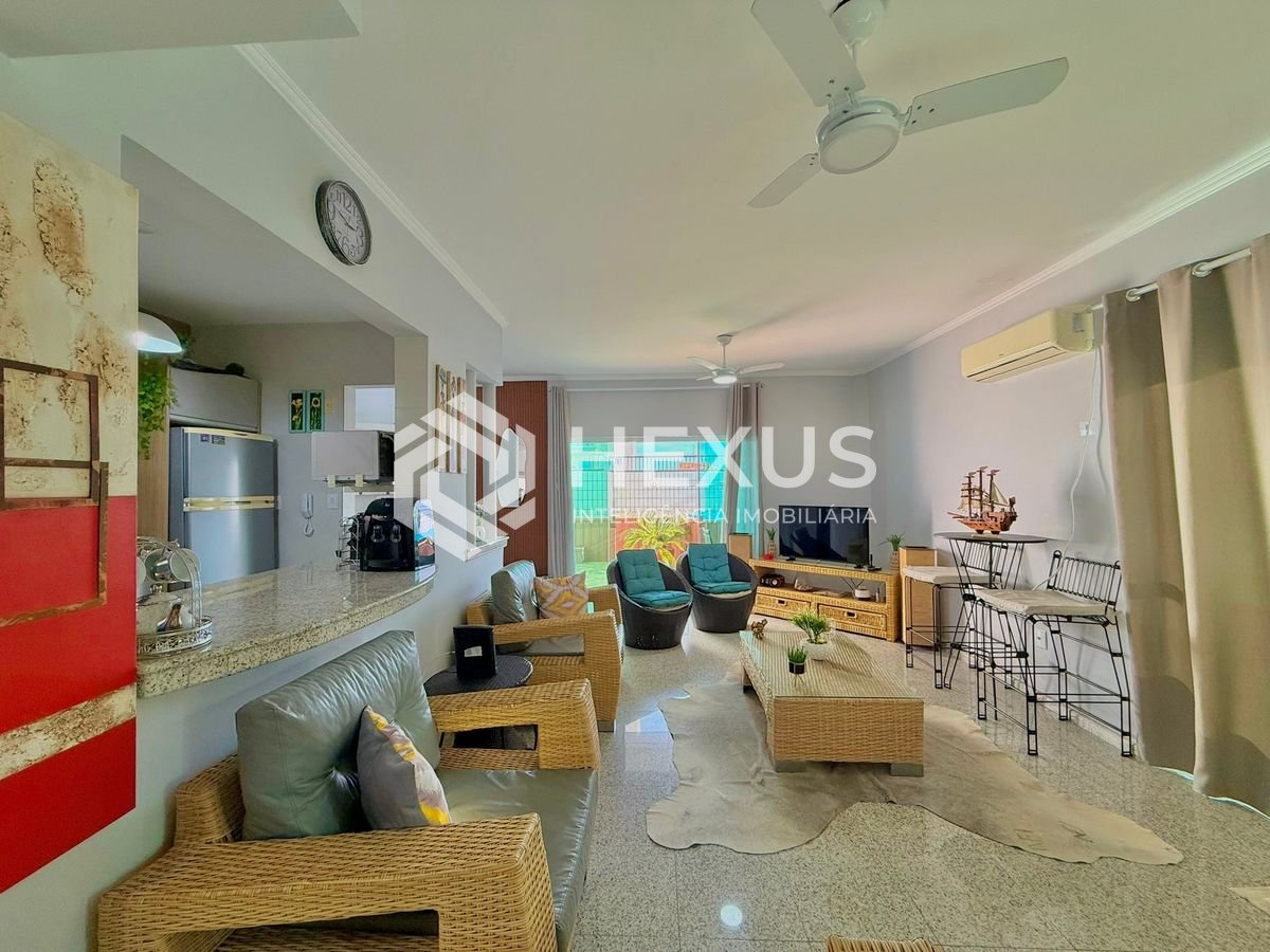 Foto 4 de Cobertura Duplex reformado com varanda vista mar e lazer a 300m da praia na Enseada, Guarujá