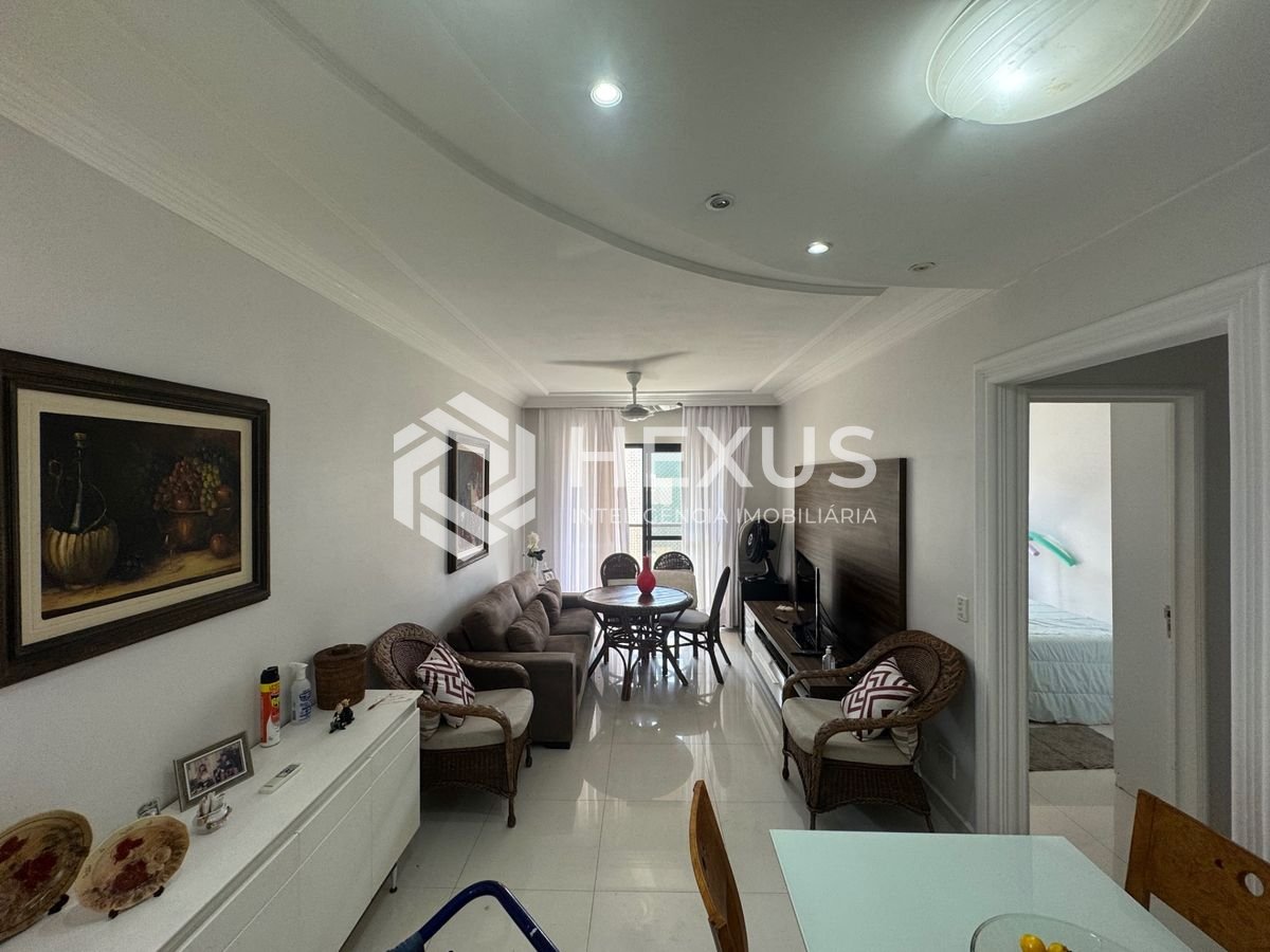 Foto 4 de Apartamento reformado com varanda e lazer a 350m da praia na Enseada, Guarujá