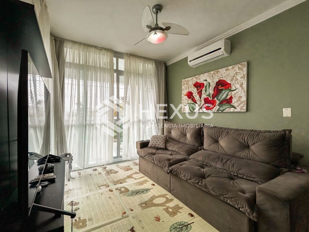 Foto 5 de Apartamento reformado com varanda e lazer a 200m da praia na região do Tortugas na Enseada, Guarujá