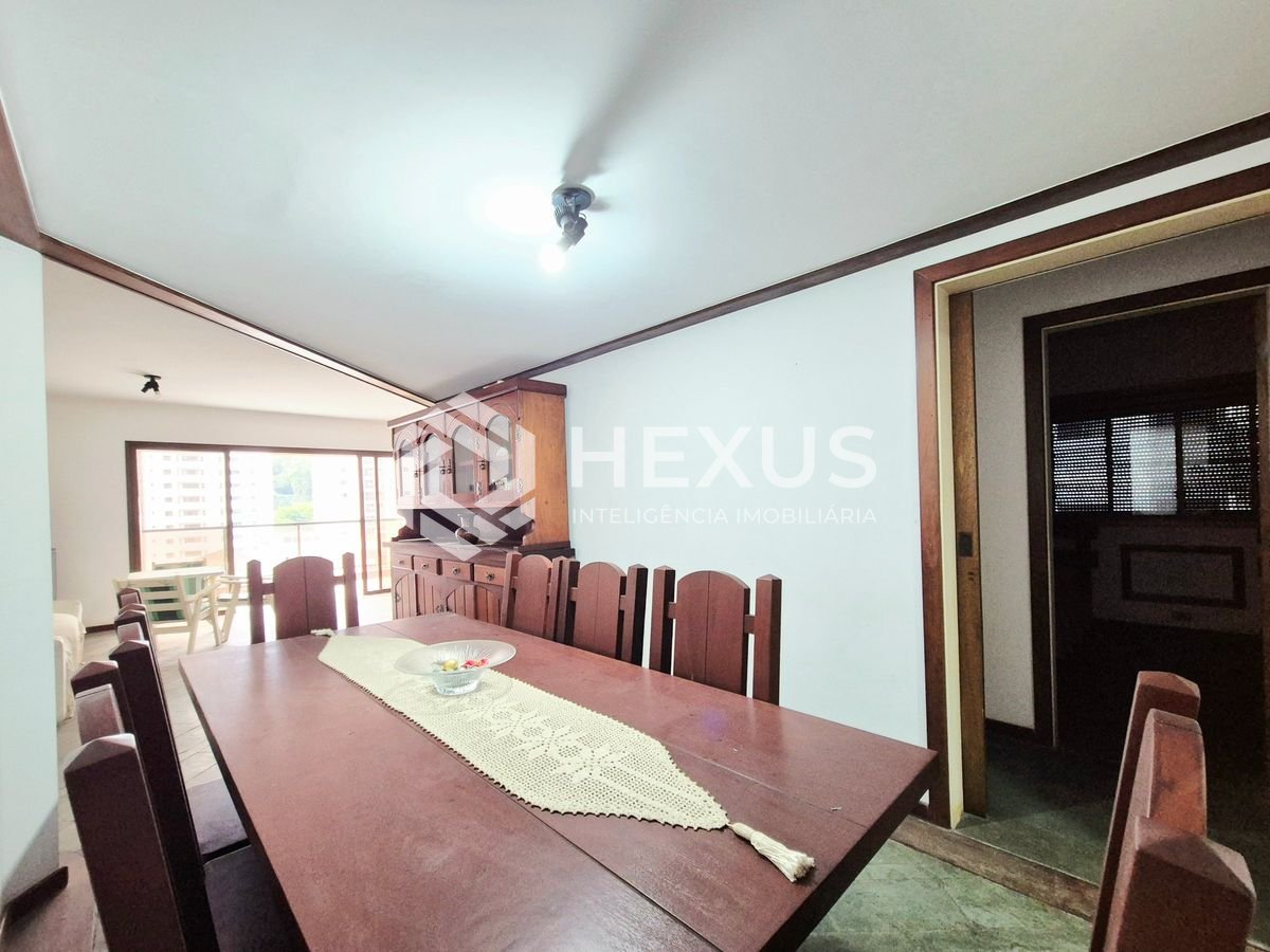 Foto 3 de Apartamento com varanda e lazer nas Pitangueiras, Guarujá