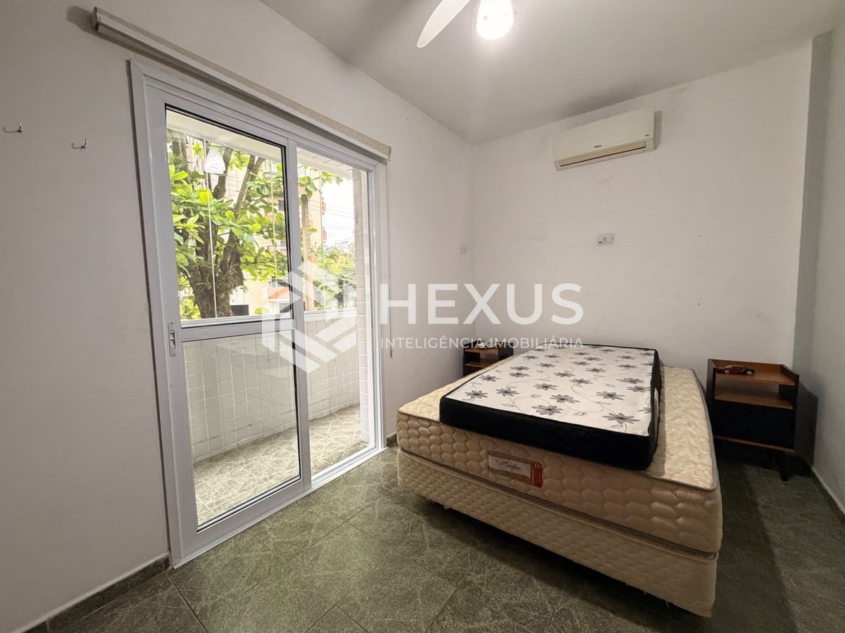 Foto 3 de Apartamento com varanda e lazer a 200m da praia no Jardim Astúrias, Guarujá