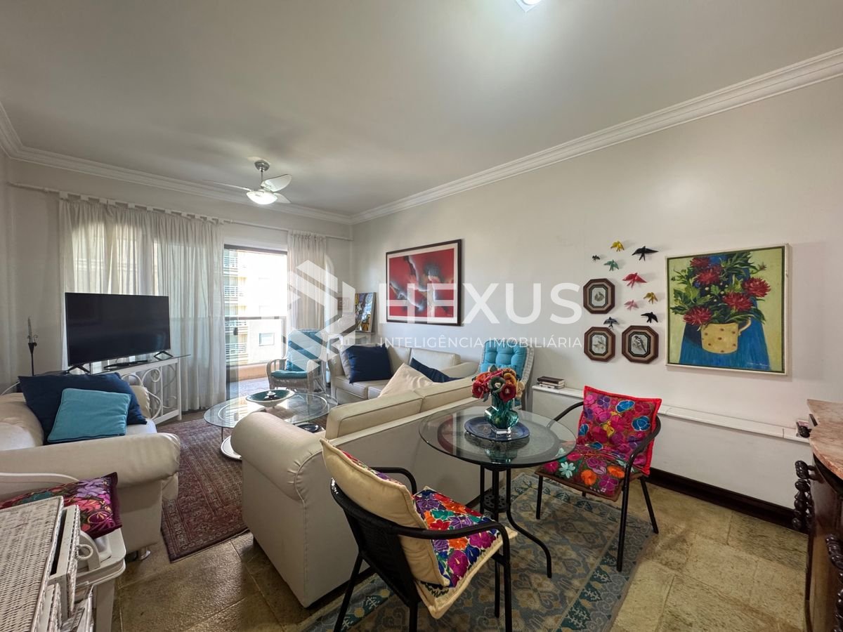 Foto 4 de Apartamento reformado com varanda e lazer a 400m da praia na Enseada, Guarujá