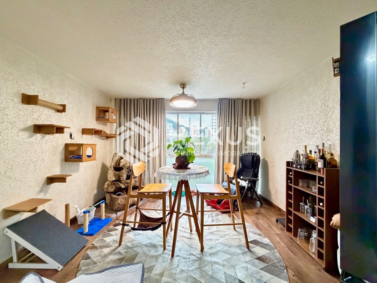 Foto 3 de Apartamento com varanda na Enseada, Guarujá