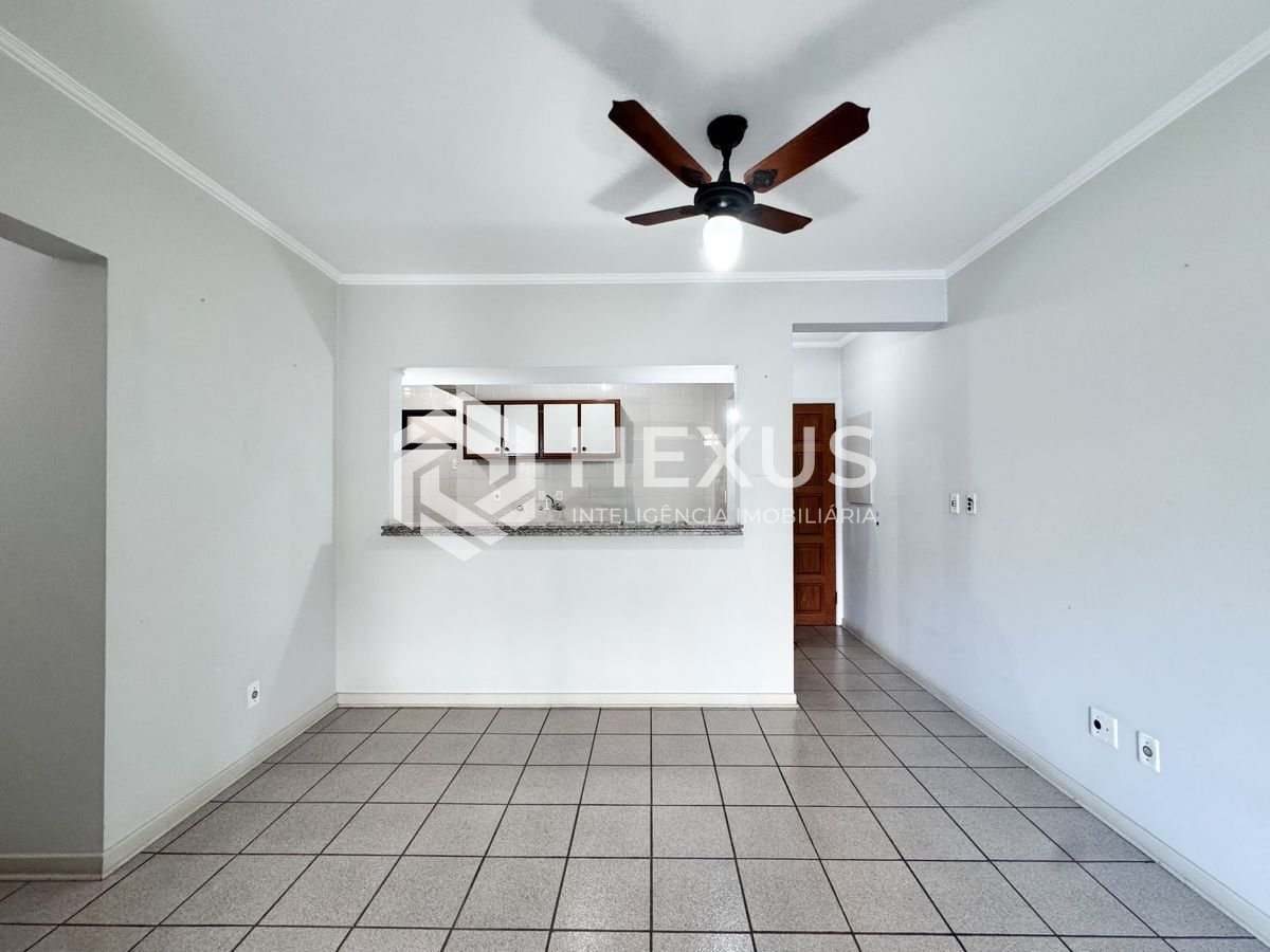 Foto 4 de Apartamento com varanda a 450m da praia no Jardim Astúrias, Guarujá