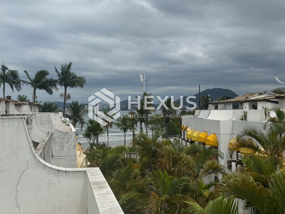 Sobrado reformado frente mar com varanda vista mar e lazer na Enseada, Guarujá