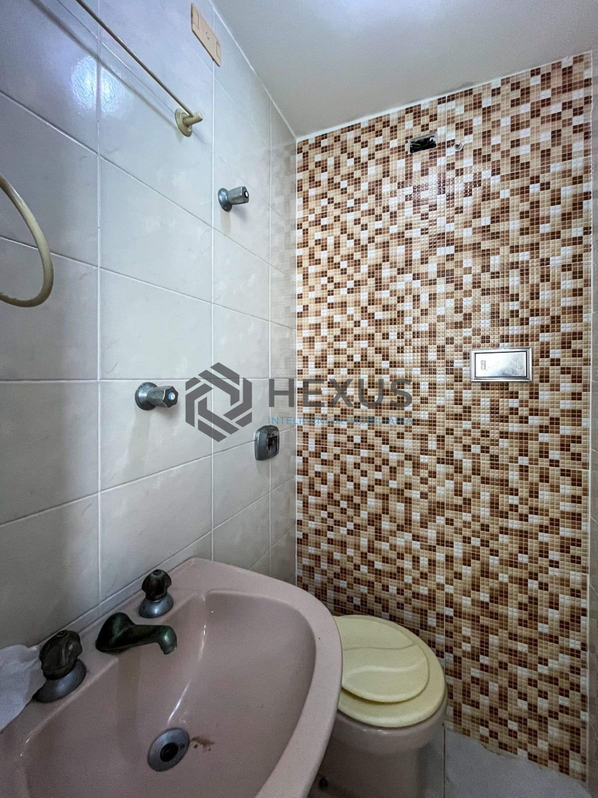 Foto 39 de Apartamento com varanda e lazer nas Pitangueiras, Guarujá