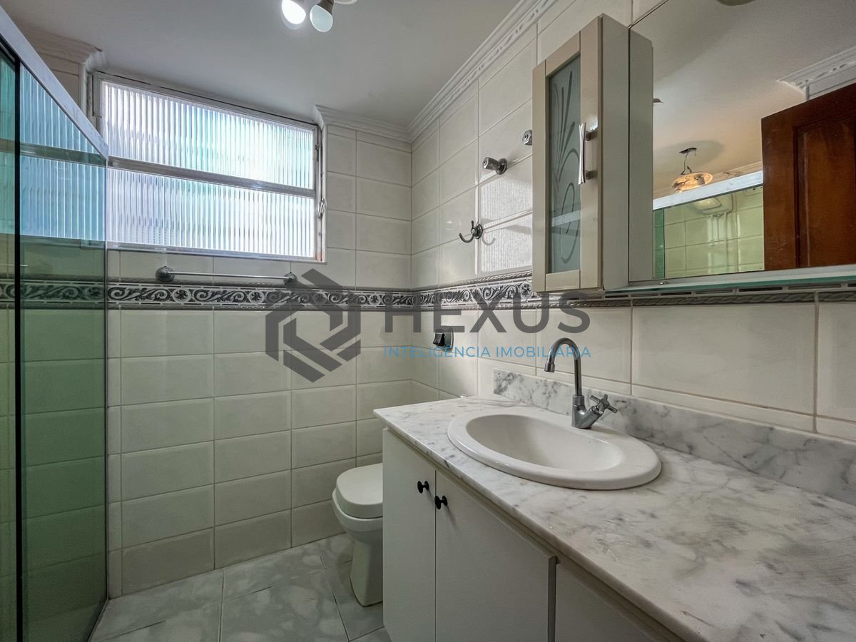 Foto 21 de Apartamento com varanda e lazer nas Pitangueiras, Guarujá