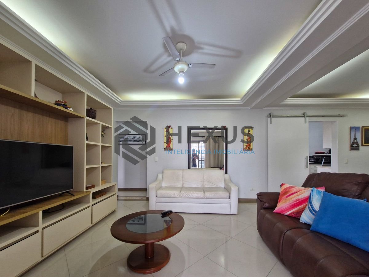 Foto 11 de Apartamento reformado com varanda vista mar a 150m da praia nas Pitangueiras, Guarujá
