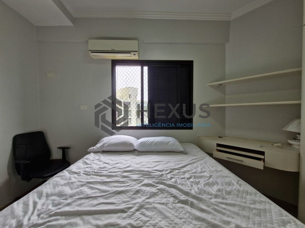 Foto 25 de Apartamento reformado com varanda vista mar a 150m da praia nas Pitangueiras, Guarujá