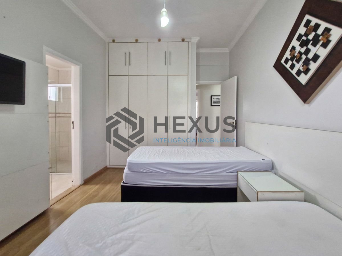 Foto 15 de Apartamento reformado com varanda vista mar a 150m da praia nas Pitangueiras, Guarujá