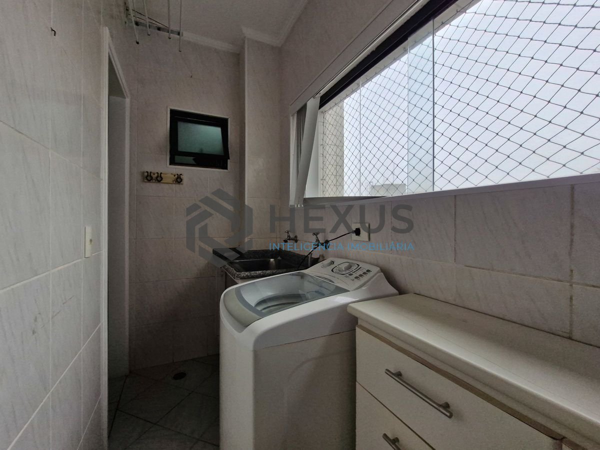 Foto 41 de Apartamento reformado com varanda vista mar a 150m da praia nas Pitangueiras, Guarujá